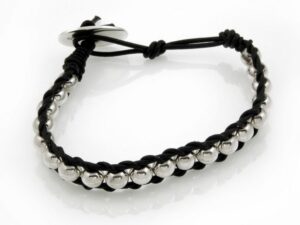 Pulsera con bolas de plata y piel negra para hombre - Imagen 3